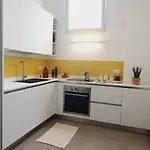 Grande Casa Con Terrazza Al Centro Di